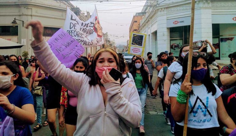 Jujuy: otra multitudinaria concentración gritó “basta de femicidios”