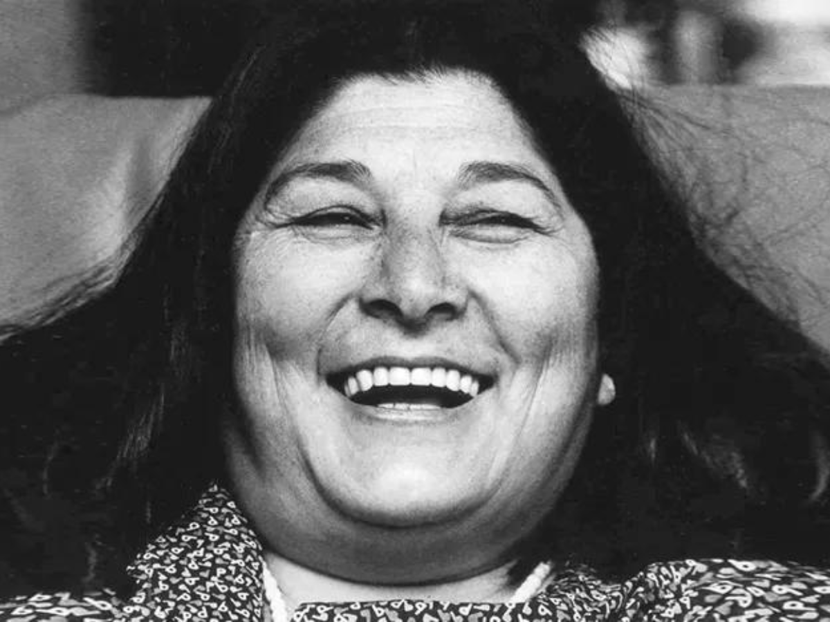 Mercedes Sosa riendo