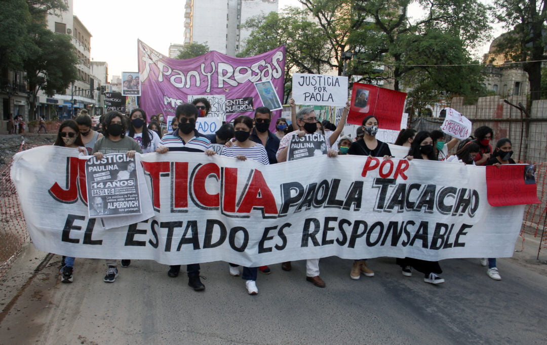 El Estado es Responsable": el grito unificado que resonó en la marcha por  el femicidio de Paola Tacacho - La Nota Tucumán - El medio para tus ideas