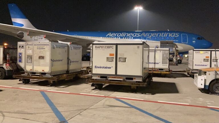 Esta noche llegarán 904.000 dosis vacunas Sinopharm desde China