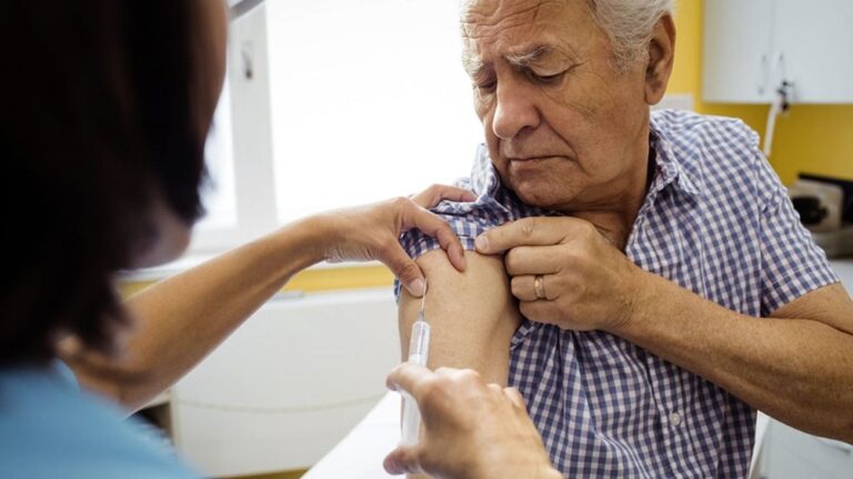 Vacuna contra el Covid-19: ya está disponible el formulario de inscripción para los mayores de 70 en Tucumán