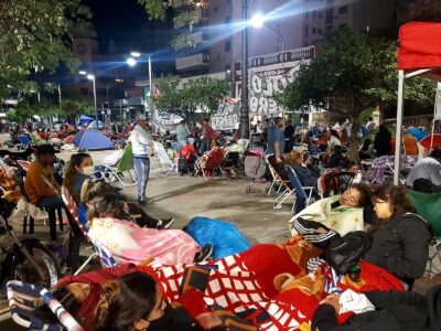 Acampe en plaza Independencia