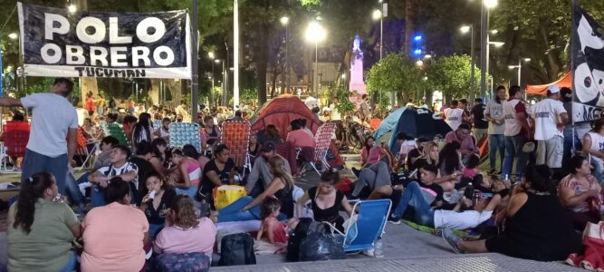 Acampe en Plaza Independencia