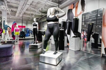 Maniquí gordo de nike ropa deportiva