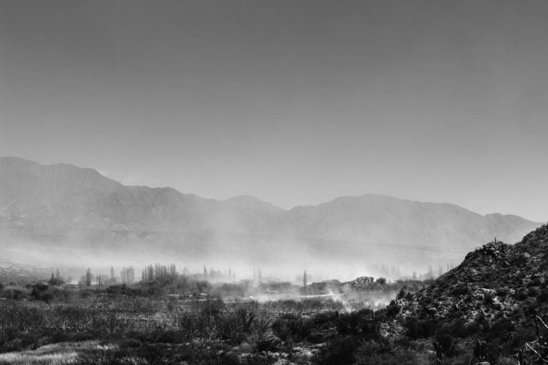 Paisaje de saqueo, un ensayo fotográfico de La Rioja