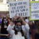 Mujer con cartel Ni Una Menos