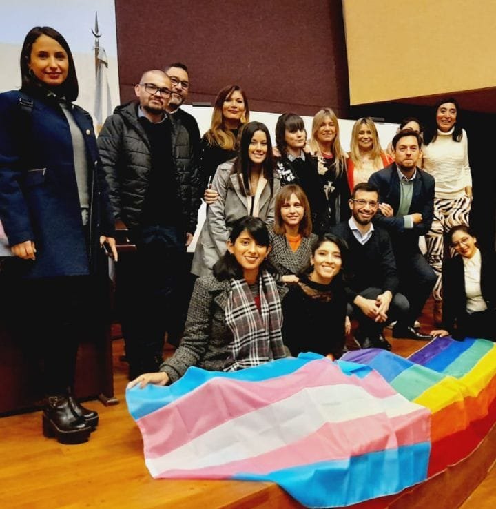 Personas con banderas