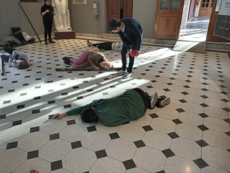 “Malvinas por mujeres”: intervenciones escénicas en el MUNT