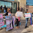 personas con carteles Transfemicidio de Cynthia Moreira