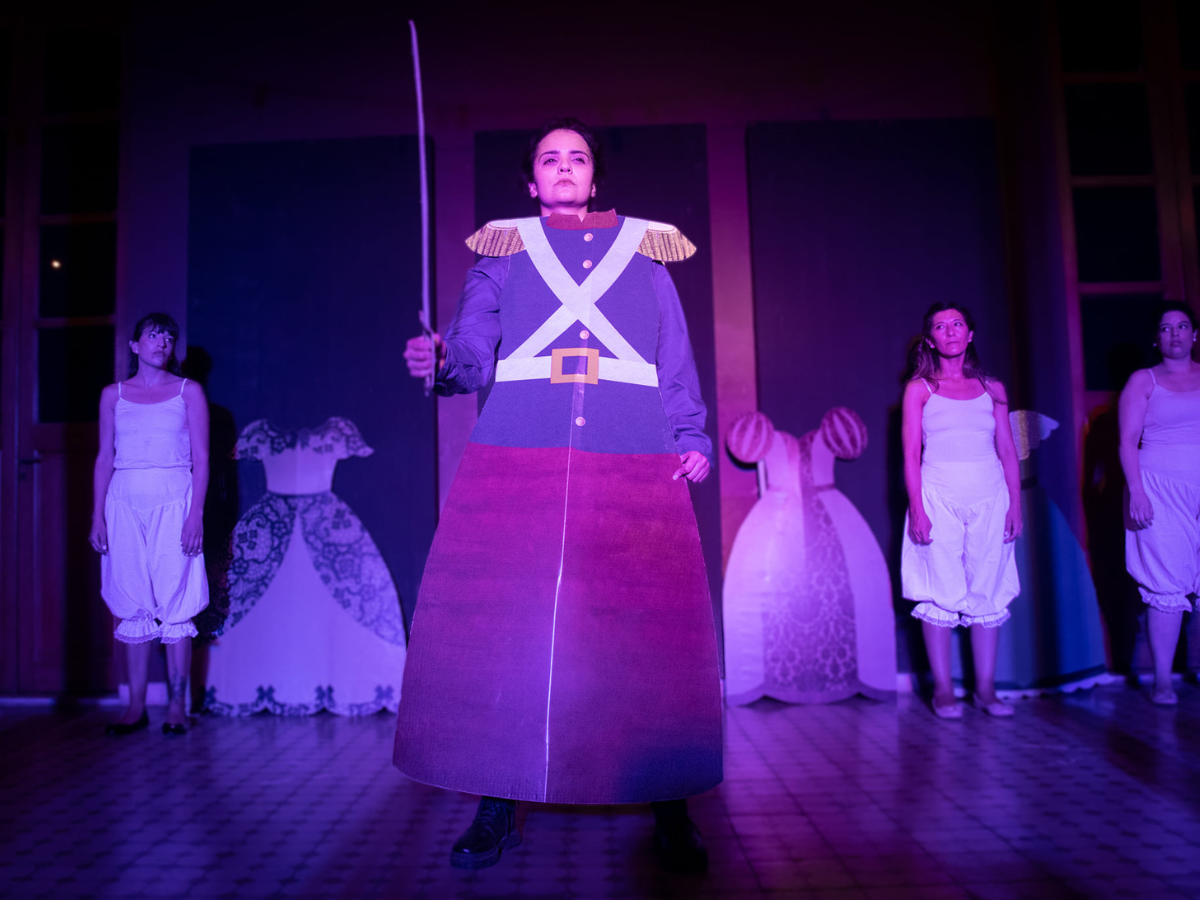 obra de teatro Estafadas por la historia