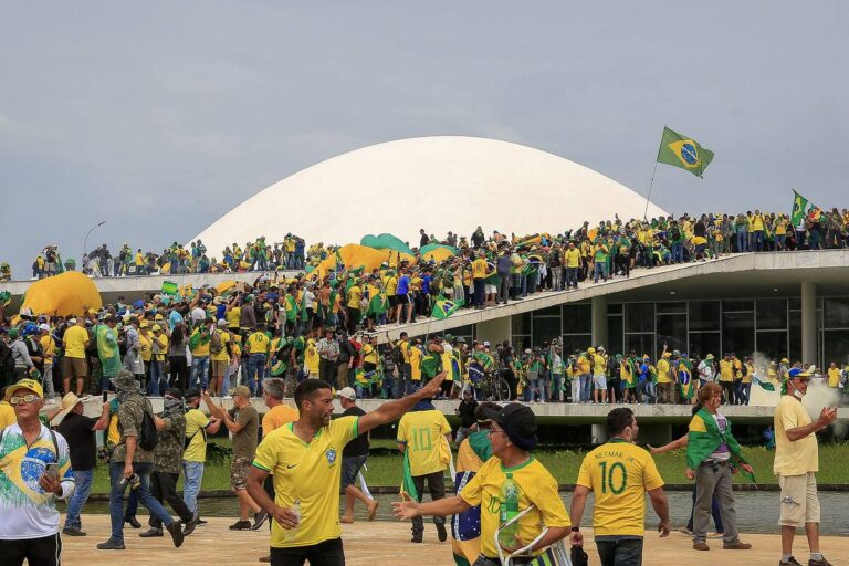 ¿Qué tienen en común la toma del Capitolio en EEUU y el intento de Golpe de Estado en Brasil?