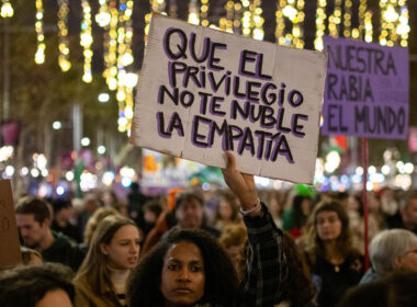 EuropaPress 5600327 decenas personas portan carteles manifestacion 25n 25 noviembre 2023
