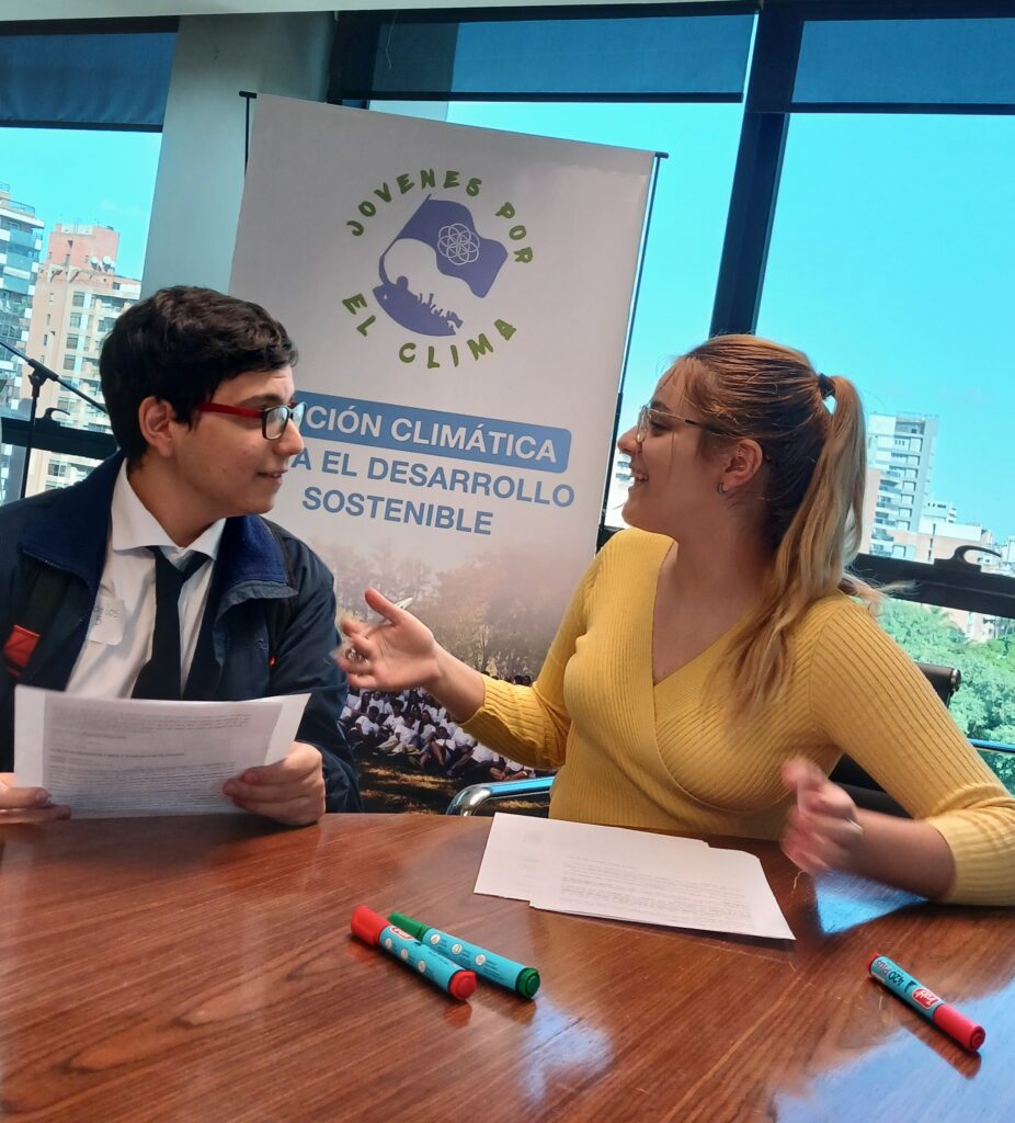 TALLER DE JUVENTUDES: Entender el presente para construir el futuro que queremos 6 CARLOS Y PILAR ambos alumnos de la misma escuela